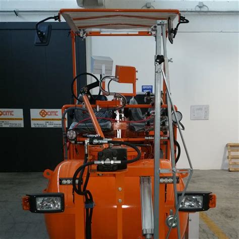 Machine de marquage routier CMC U13 avec équipement Airless Machines