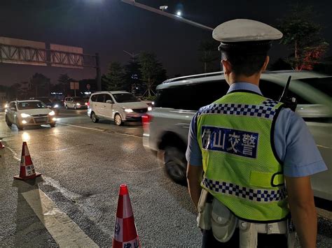 4月30日下午迎来五一出行高峰！交警提醒雨天交通安全尤为注意 最新热点 佛山新闻网