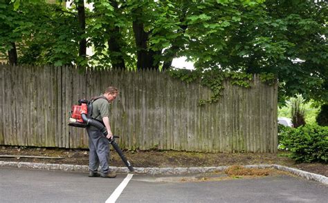 In Greenwich A Move To Restrict Leaf Blowers In The Regionconnecticut The New York Times