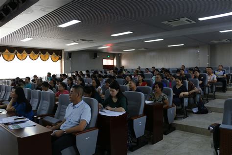 郑州34中校长易峰新学期第一天为老师们精心烹制精神大餐 2018开学季 郑州教育信息网