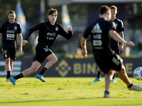 Los siete juveniles citados por Scaloni quedaron fuera del banco