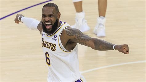 Lebron James Se Convierte En El Primer Jugador De La Nba Que Supera Los