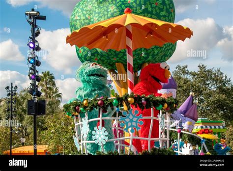 Orlando Florida November 22 2019 Rosita And Elmo In Sesame Steet