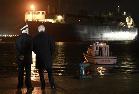 L Arrivo Della Nave Rigassificatrice Golar Tundra Al Porto Di Piombino