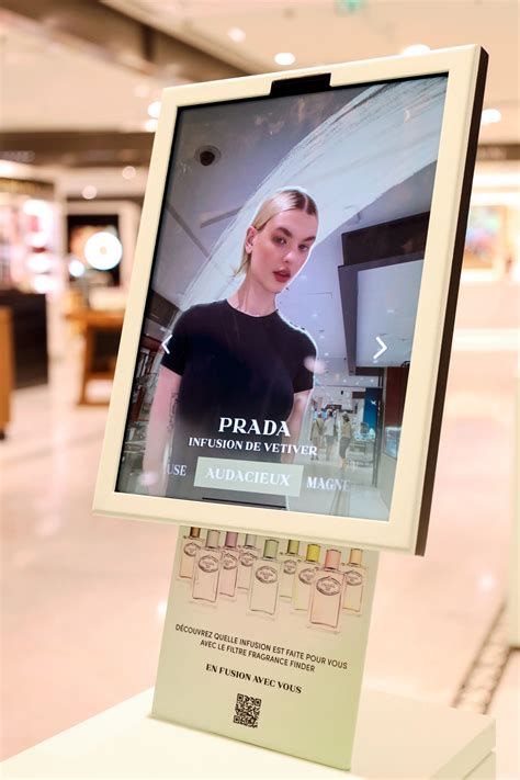 AR Mirror by FFFACE | Smart Augmented Reality Display