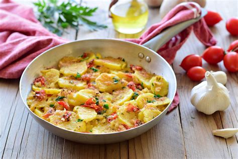 Patate In Padella Ricetta Alla Marinara Gustosissime Lapasticceramatta