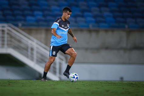 Franco Cristaldo é o líder de assistências do Grêmio na temporada