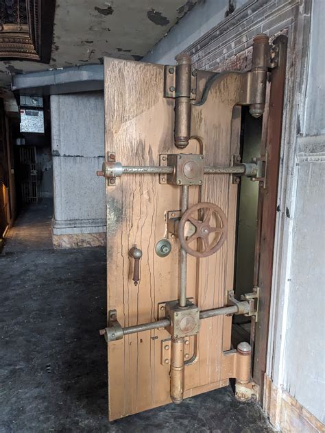 Just a pic thread of an old bank, with vault doors > General Discussion