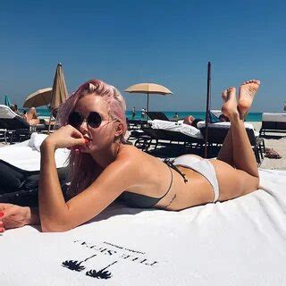 9 Hot Sexy Emy Buffa Bikini Pics