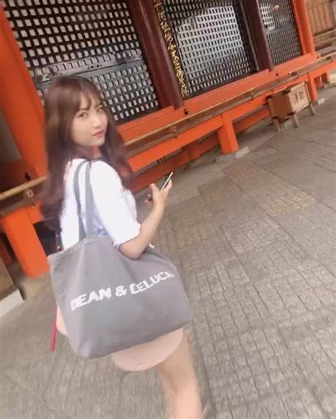 津島衣里さんのインスタグラム写真 津島衣里instagram「7月💗おじぞうさんに手を振ってるストーリーを撮ってたら撮られていた図🚶