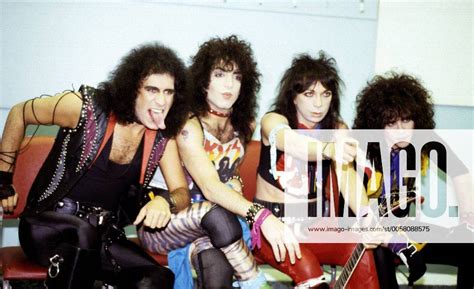 Gene Simmons Paul Stanley Vinnie Vincent Eric Carr Kiss