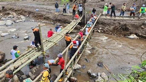 Respons Banjir Bandang Di Sumatera Barat BAZNAS Bangun Jembatan Darurat