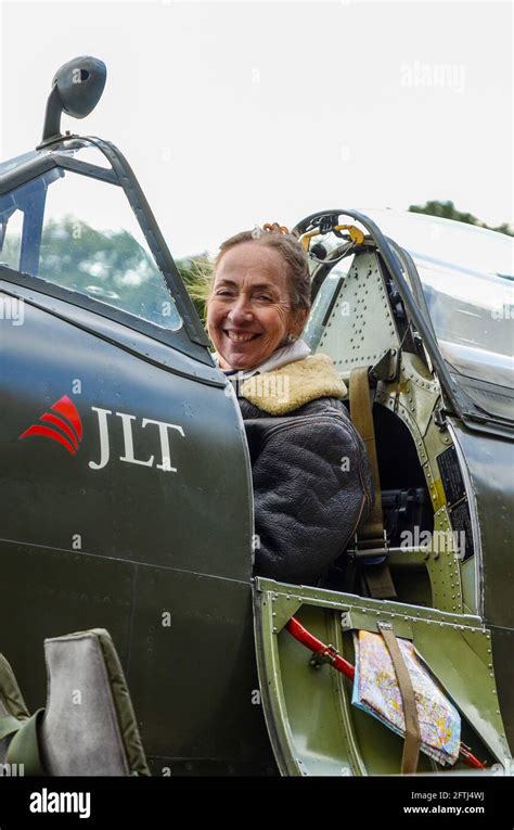 Carolyn Grace Female Pilot And Owner Of Supermarine Spitfire Second