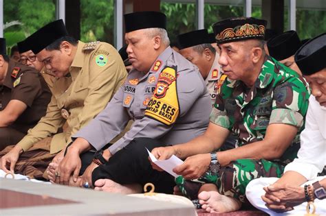 H 2 Pemilu 2024 Kapolres AKBP Dodik Gelar Zikir Dan Doa Bersama Bupati