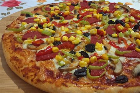 Ev Yapımı Pizza Tarifi Nasıl Yapılır Yemek