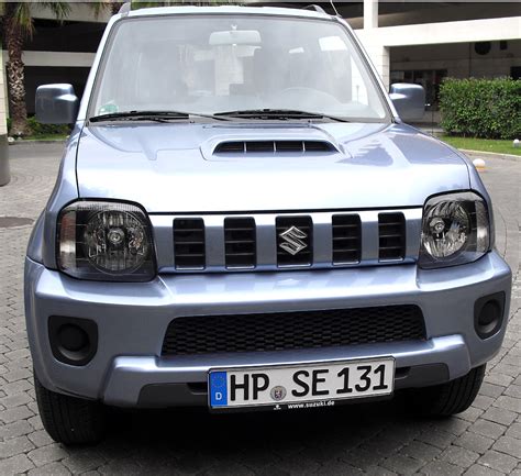 Kleiner kerniger Abenteurer Suzuki behält robusten Jimny Charakter