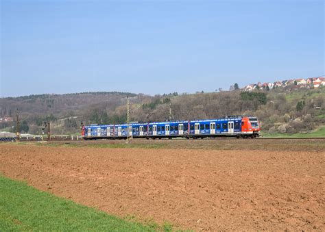 Ein Triebzug Der S Bahn M Nchen Auf Der Fahrt Durch Das Filstal