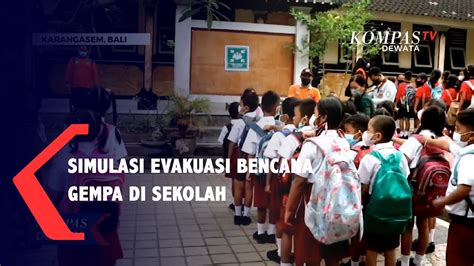 Simulasi Evakuasi Bencana Gempa Di Sekolah Youtube