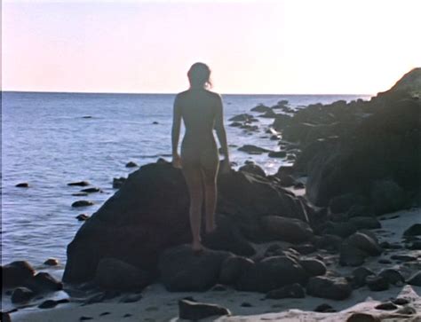 Naked Véronique Jannot in Paul et Virginie