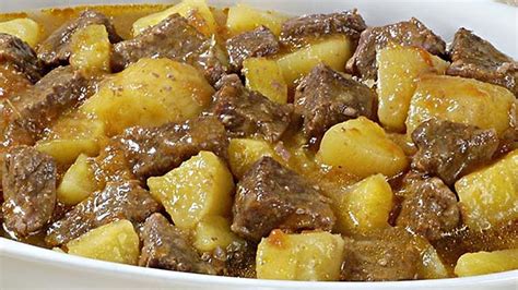 Carne Cozida Com Mandioca Mesa E Sabor