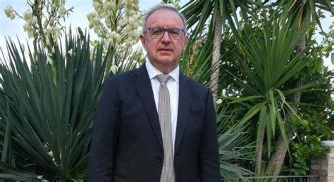 Trattore Si Ribalta Muore Ex Sindaco Sergio De Luca Aveva Anni