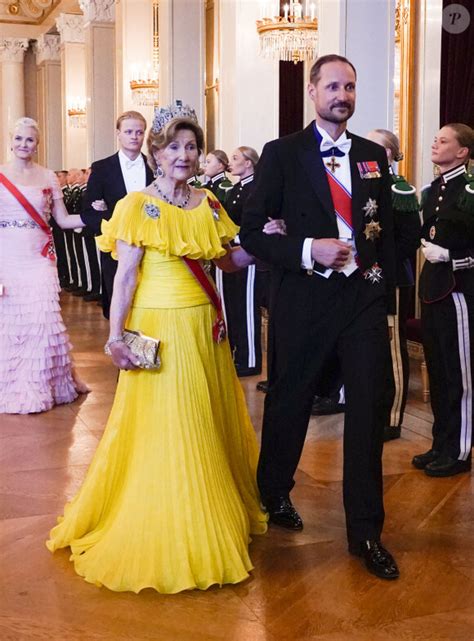 Photo La Reine Sonja De Norv Ge Et Le Prince Haakon De Norv Ge Lors