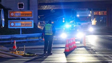 Tödlicher Crash in Tunnel Pyhrnautobahn gesperrt oe24 at