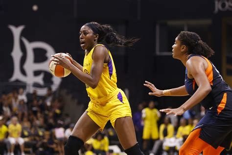 Wnba Chiney Ogwumike Re Signs With Sparks Los Angeles Times