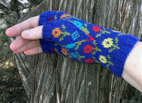 Margots Garden Fingerless Mittens Pattern By Karen Porter Fingerless