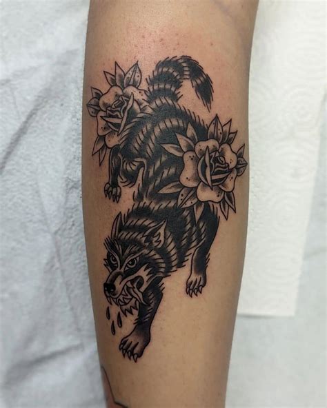 American Traditional Wolf Tattoos