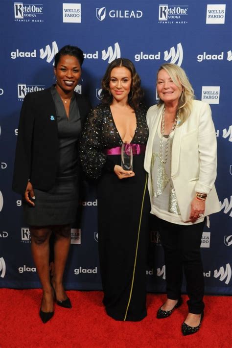 Busty MILF Actress Alyssa Milano Wows In A Cleavage Baring Dress Team Celeb