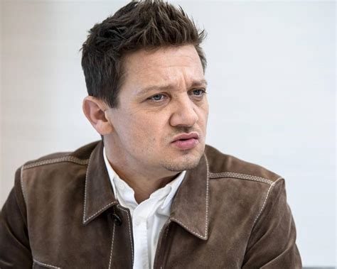 Jeremy Renner von Schneepflug überfahren Jetzt meldet sich Star aus