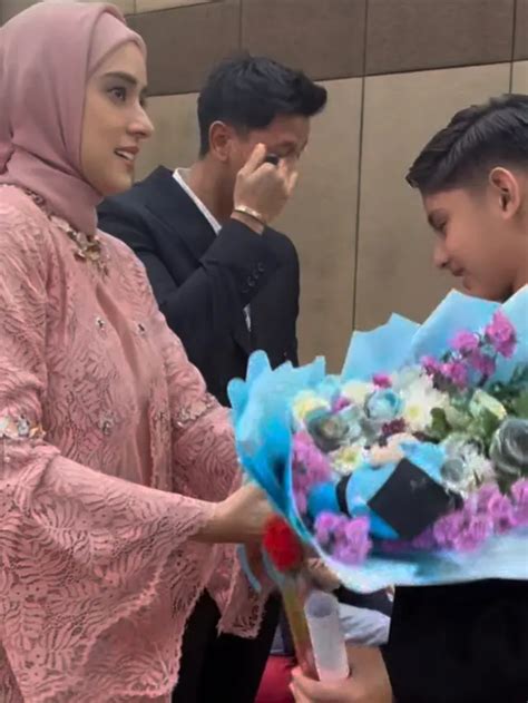 7 Momen King Faaz Wisuda Putra Fairuz A Rafiq Tampil Dewasa Pakai Jas