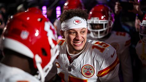 Patrick Mahomes Reacts To His Dad Bod After Shirtless Moment Goes Viral