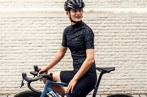 最大 OFFクーポン BBB ビービービー 自転車 サイクル レーサーパンツ パワーフィットビブショーツ L ブラック BBW