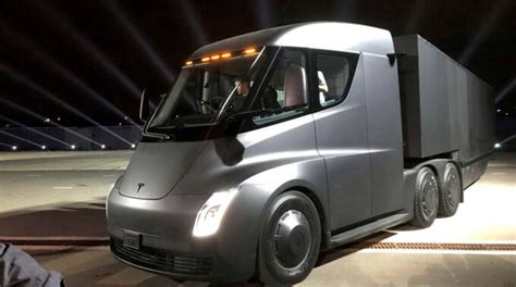 New Tesla Delivers First Electric Semi Trucks The Sunday Mail