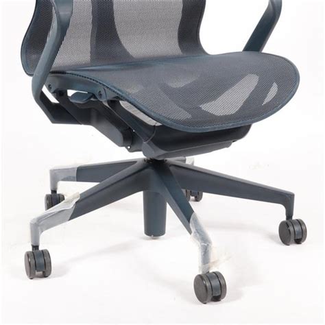 Lot Herman Miller Cosm Ergonomic High Back Office Desk Chair