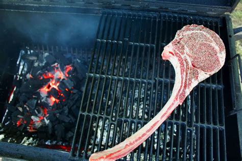 How To Grill A Tomahawk In A Cast Iron Pan Grillinfools