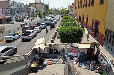 Bajo El Sol Abrasador Comerciantes Y Repartidores En Guanajuato Sufren