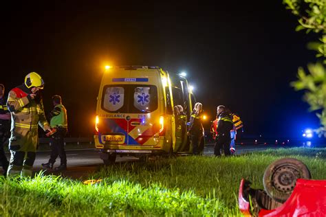 Auto Belandt Op Zn Kop In Sloot Trauma Helikopter Landt Op Snelweg