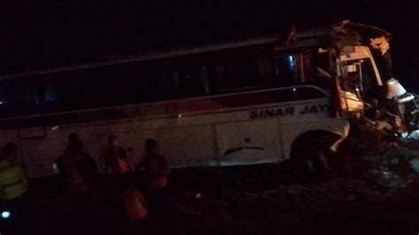 KRONOLOGI Kecelakaan Maut Bus Sinar Jaya Vs Bus Arimbi Di Tol Cipali 7