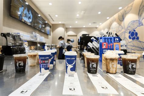 luckin coffee  starbucks  china  finally open   famous