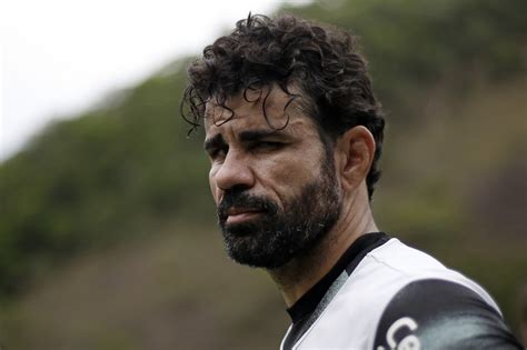 Grêmio anuncia a contratação do atacante Diego Costa