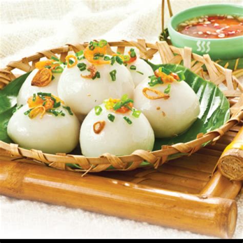 Vietnamese Sticky Rice Dumplings Recipe (Bánh Ít Trần)