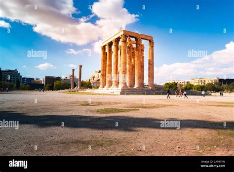 Le Temple De Zeus Olympien Ou L Olympieion Est Un Monument De La Gr Ce