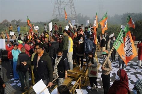 Bjp Protests Against Delhi Govts New Excise Policy