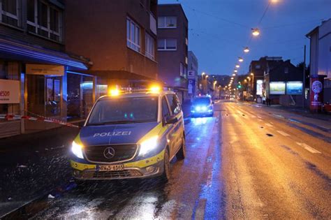 Mann Durch Messerstiche Und Tritte Schwer Verletzt Polizeieinsatz In