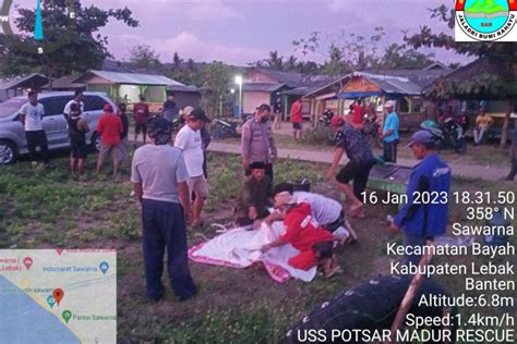 Tim Sar Temukan Wisatawan Tangerang Yang Terseret Ombak Ciantir