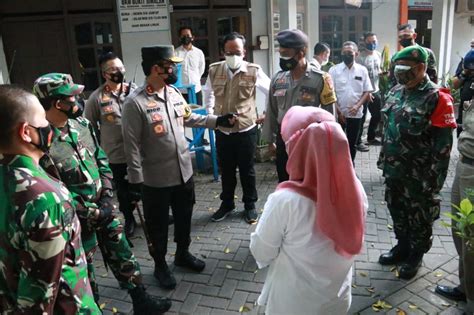 Kapolda Jatim Cek Penanganan Pasien Covid Di Kabupaten Gresi