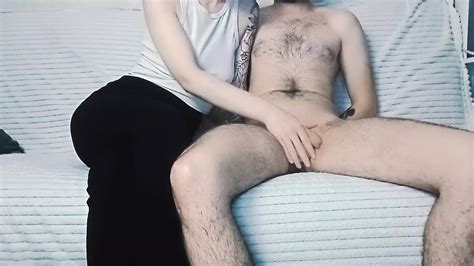 Une belle mère MILF excitée vide les couilles de son beau fils avec ses mains xHamster